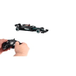 Carro de Control Remoto Mercedes AMG F1 Rastar 6 a 8 km/hr15 m Negro